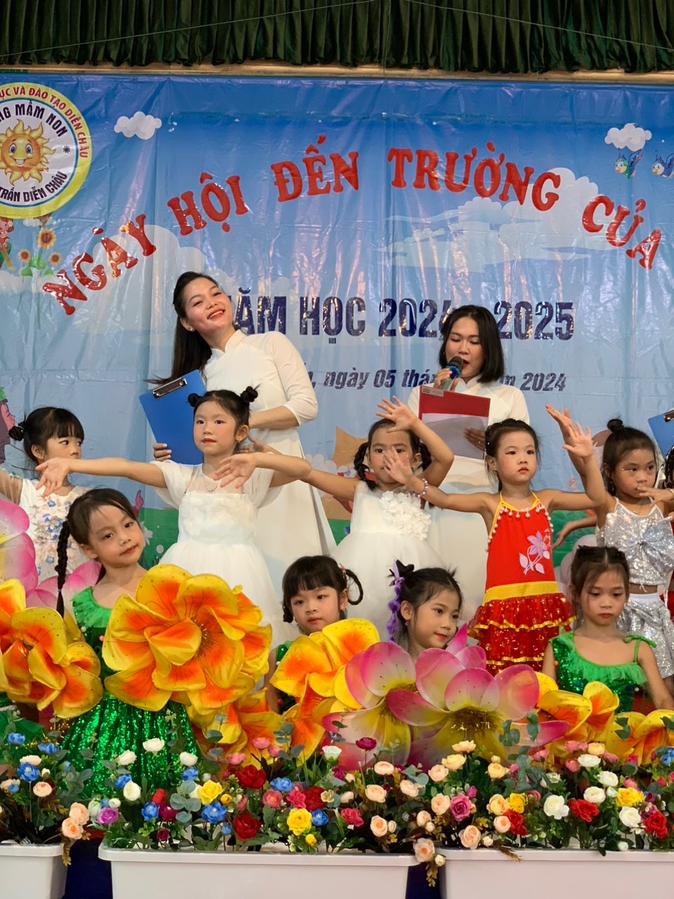 MỘT SỐ HÌNH ẢNH TỔ CHỨC NGÀY HỘI ĐẾN TƯỜNG CỦA BÉ NĂM HỌC 2024-2025